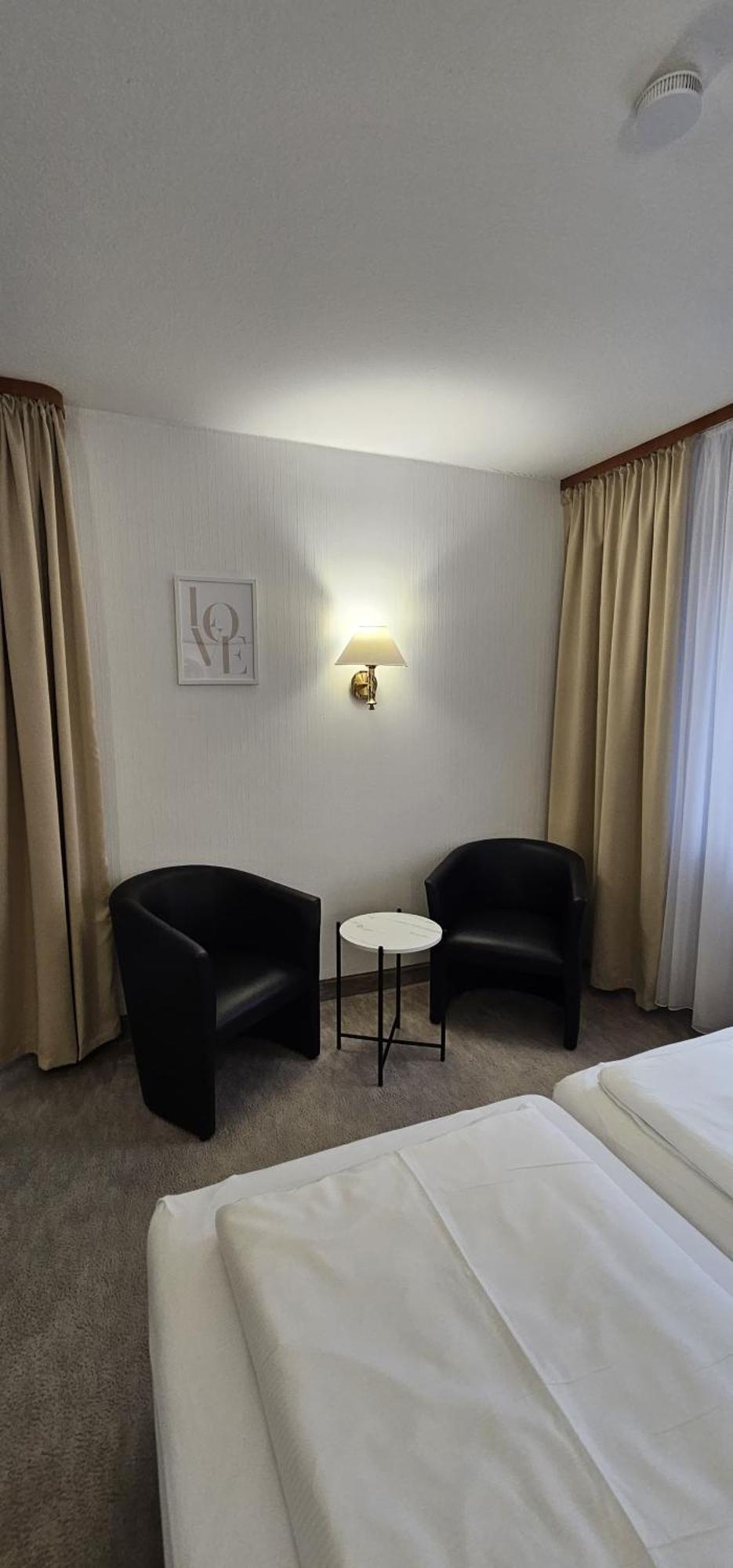 Hotel Garni Vierjahreszeiten バート・シュタッフェルシュタイン エクステリア 写真